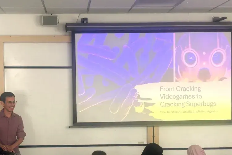 Rodrigo Lara Molina presenting to a class of secondary school students