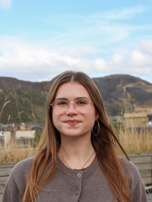 Headshot of Tesni Walsh